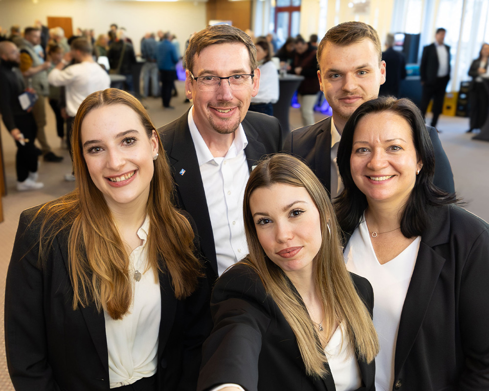 Team der Volksbank Mittelhessen aus Oberursel, Gruppenfoto bei einer internen Veranstaltung.