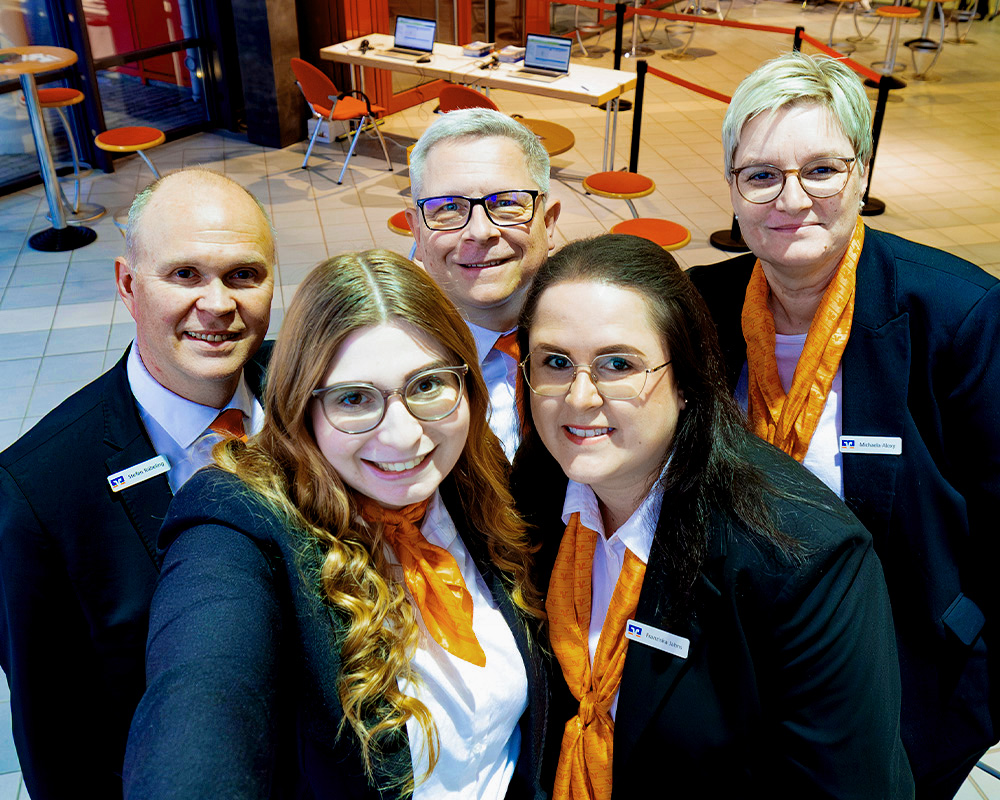 Team der Volksbank Mittelhessen am Standort Rotenburg, Gruppenaufnahme.